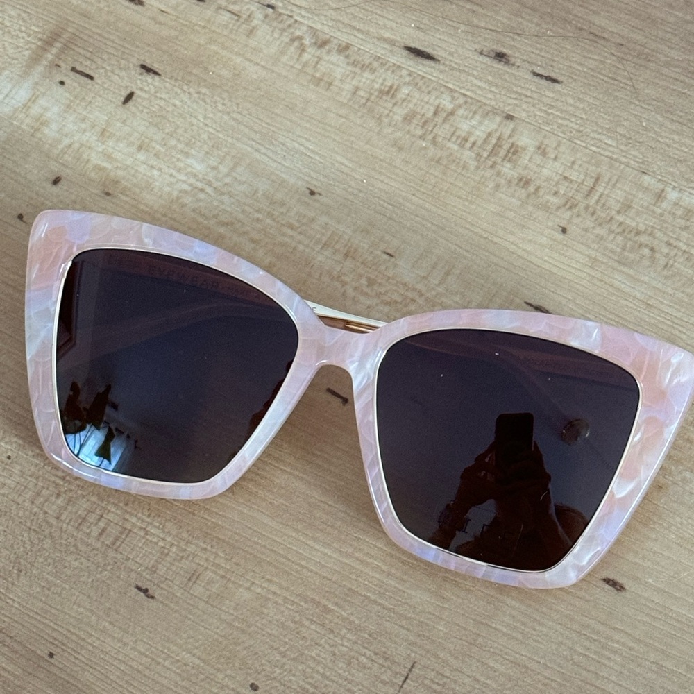 BRAND NEW BECKY IV DIFF SUNGLASSES